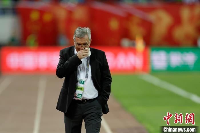 中国男足1-1战平泰国队 出线希望破灭命运待定