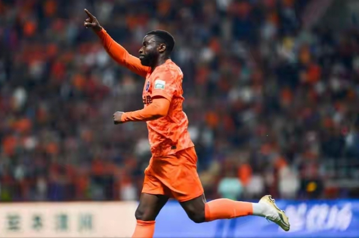 山东泰山客场0-4惨败云南玉昆 积分垫底引发球迷