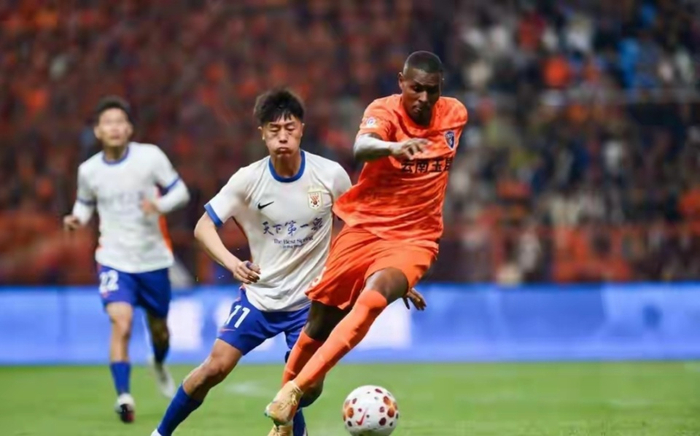 山东泰山客场0-4惨败云南玉昆 积分垫底引发球迷