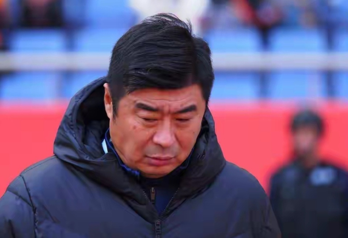 山东泰山客场0-4惨败云南玉昆 积分垫底引发球迷