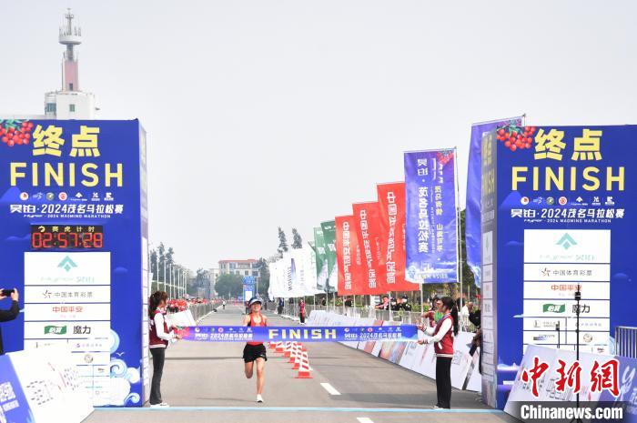 茂名马拉松赛鸣枪开跑 12000跑者共赏滨海风光