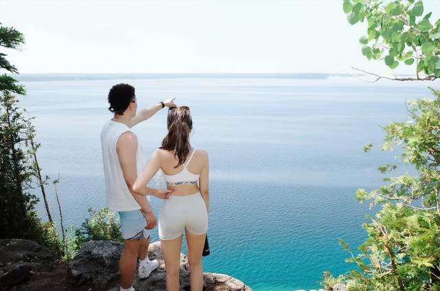 异国成长的篮球新星李弘权：从NCAA到CBA的崛起之