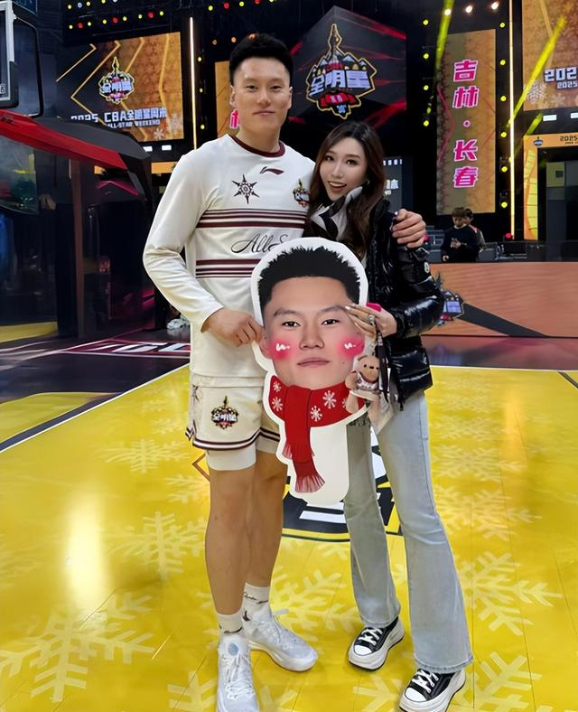 异国成长的篮球新星李弘权：从NCAA到CBA的崛起之